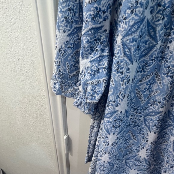 Mellody short sleeve blue geo pattern blouse- 1X- New Without Tags - Picture 4 of 5